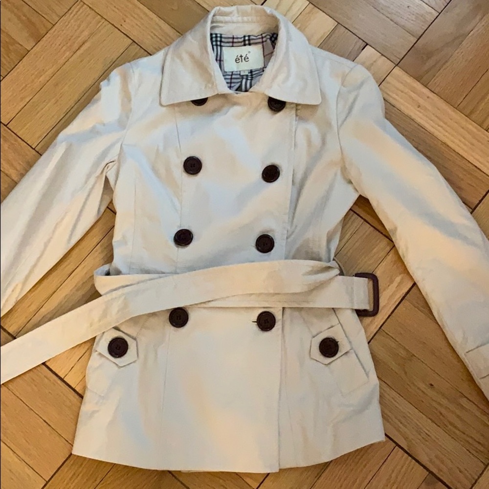 Women’s jacket. Size small. Good condition